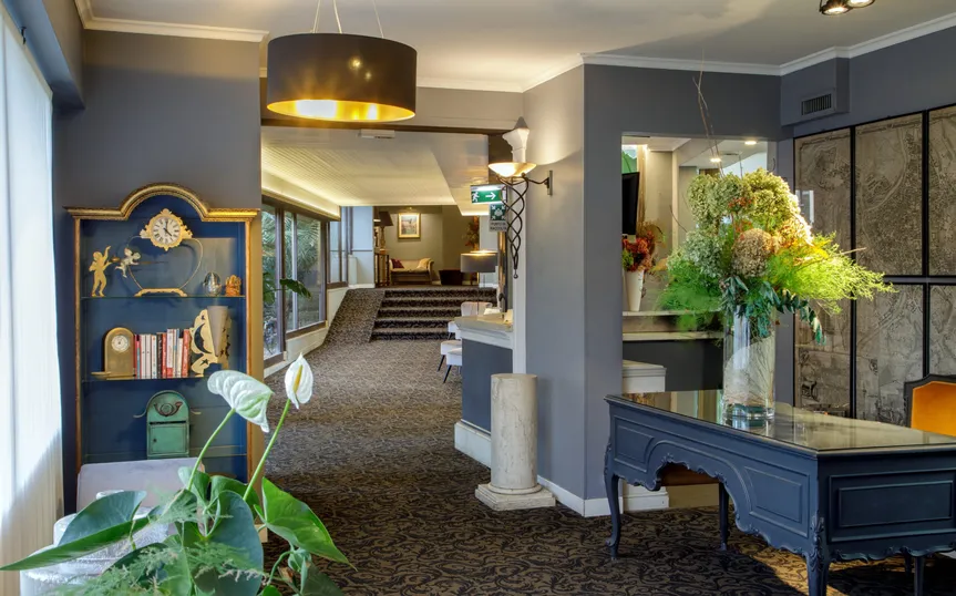La reception del Fenix Hotel Roma