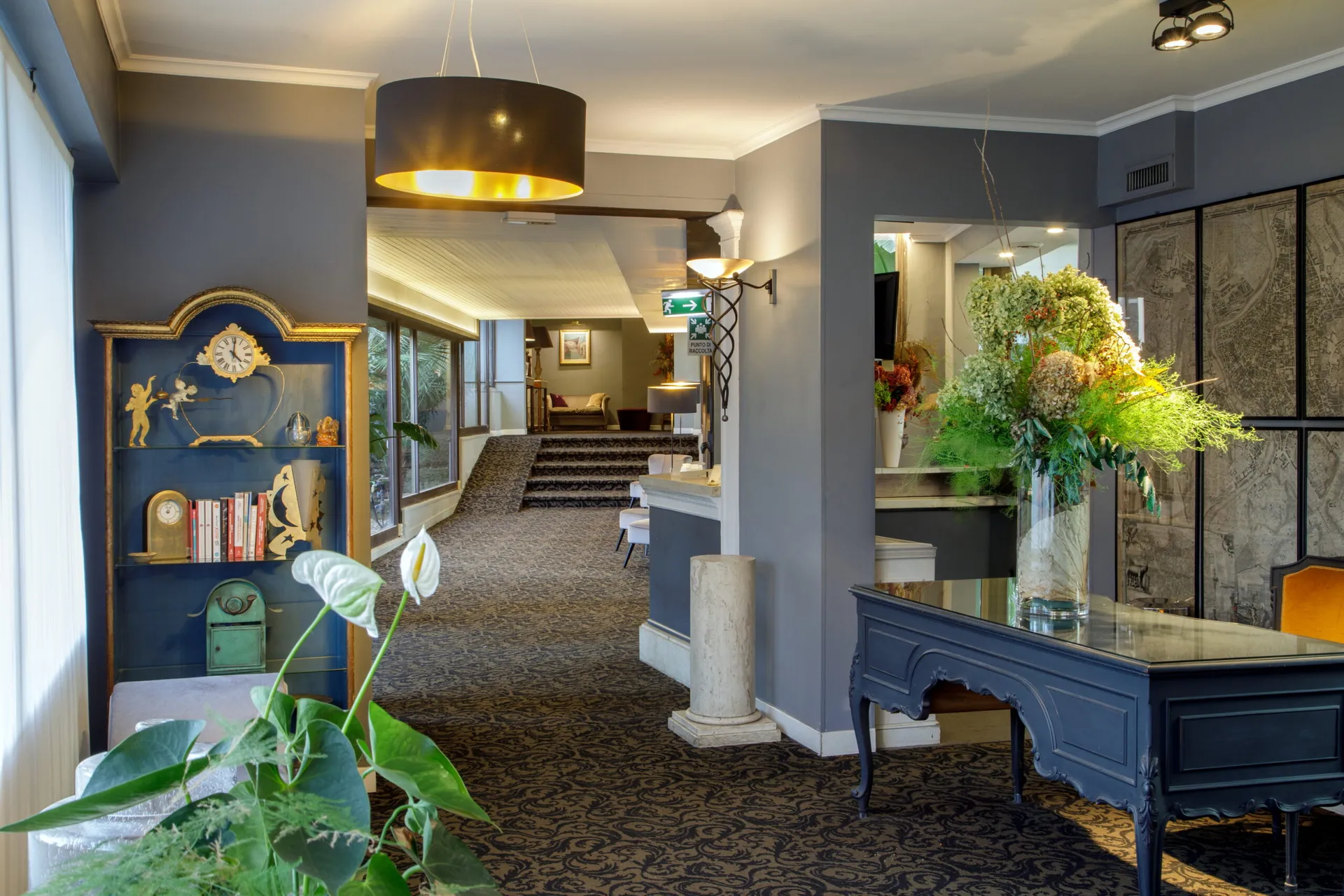 La reception del Fenix Hotel Roma
